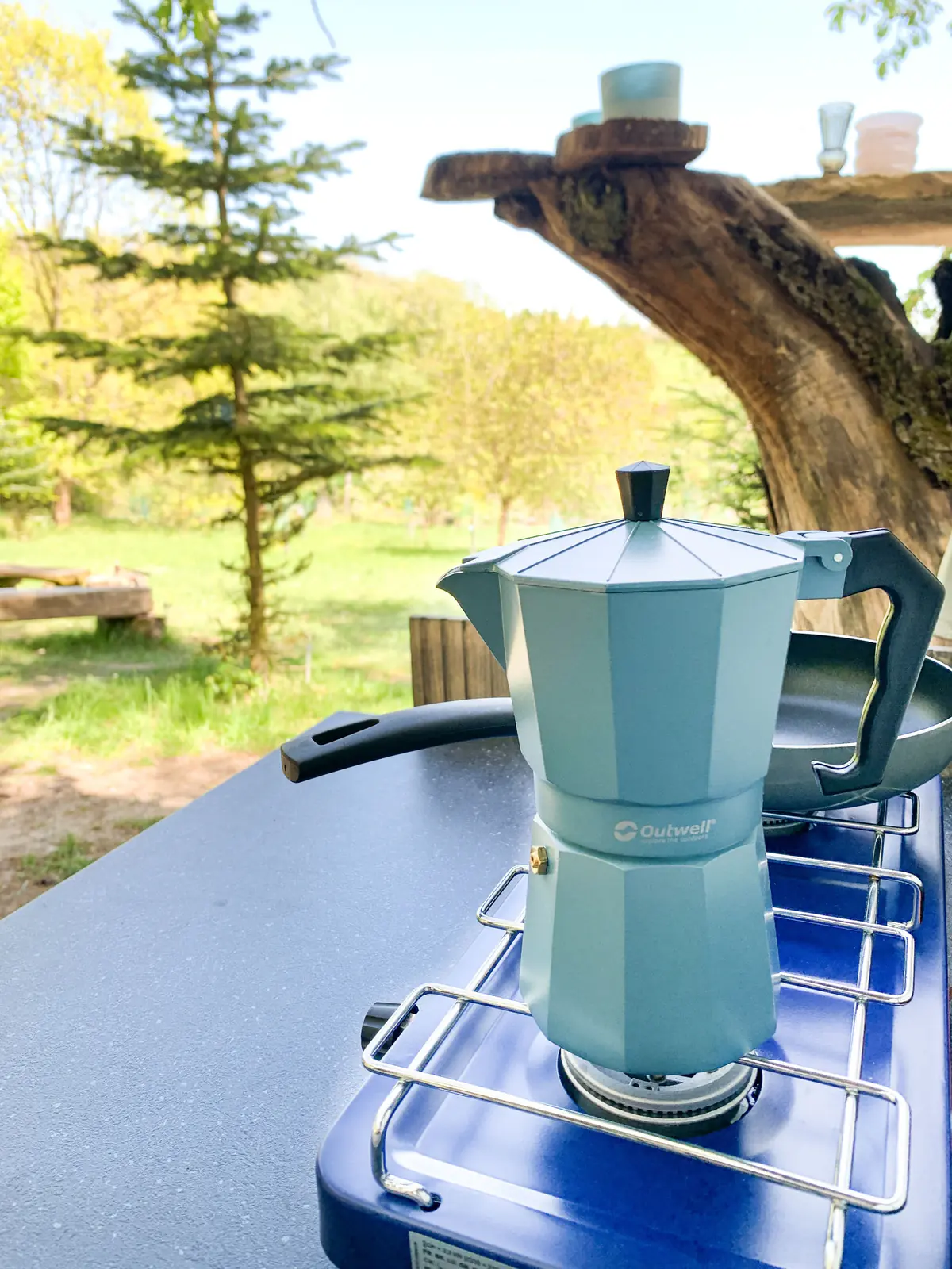 Moka konvice na stole
